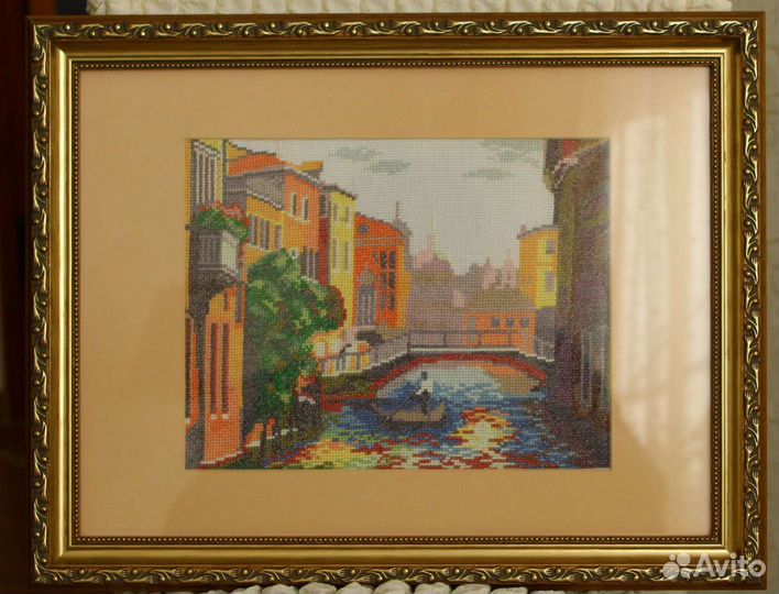 Картина вышитая, в рамке