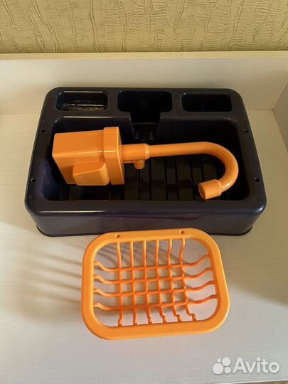 Детская раковина с водой