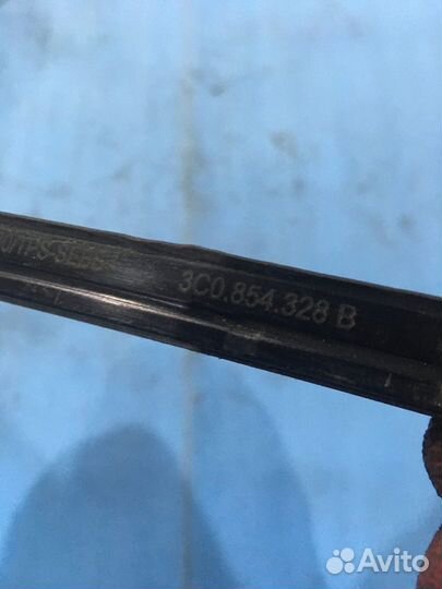 Молдинг лобового стекла правый пассат Б7 разборка