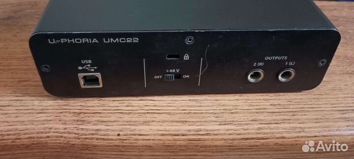 Звуковая карта Behringer UMC22