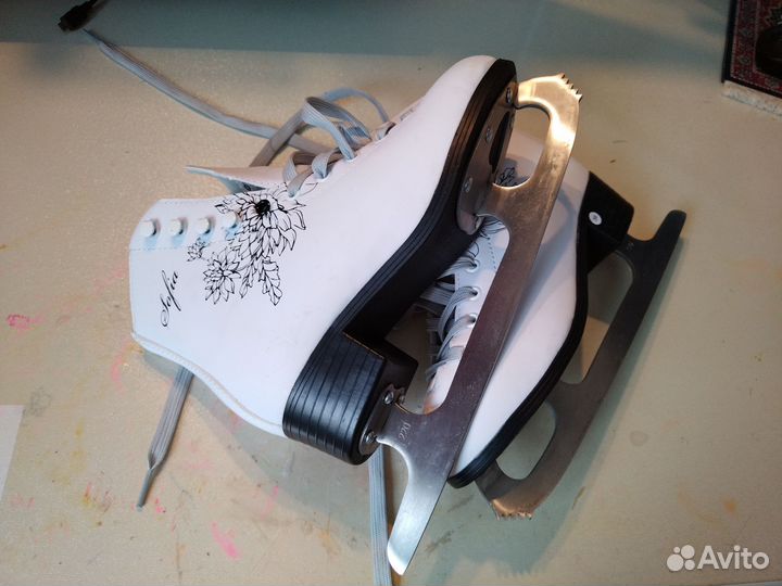 Коньки фигурные 36 размер