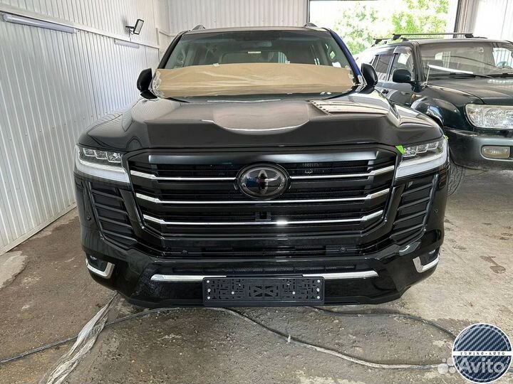 Рестайлинг обвес в Toyota Land Cruiser 300