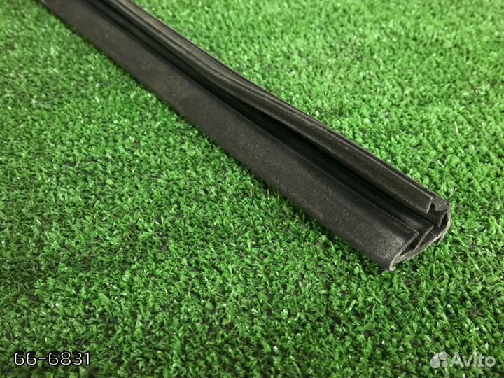 Уплотнитель стекла Mercedes S500/550 W221