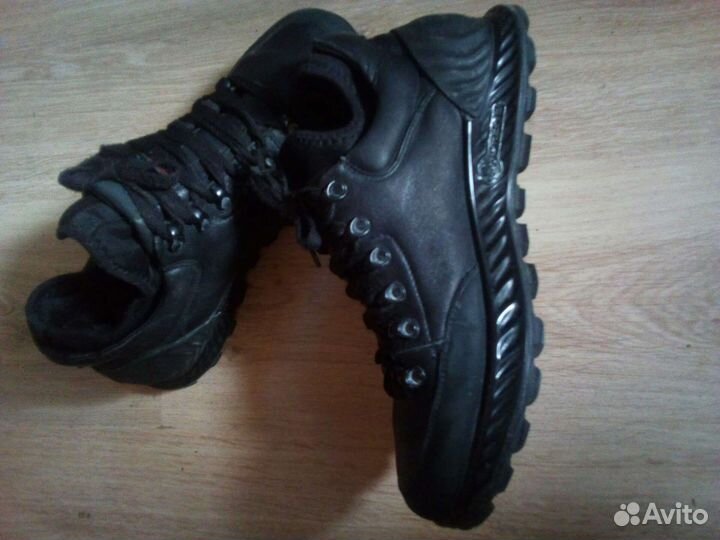 Мужские сандали р42.Кепки мужские