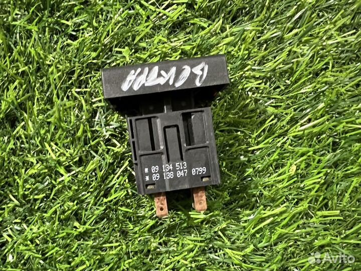 Кнопка аварийной сигнализации Opel Vectra (B)