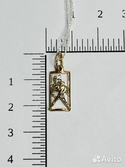 Золотая подвеска с фианитом