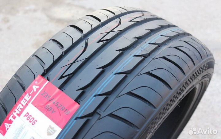 Three-A P606 235/45 R18 98Y