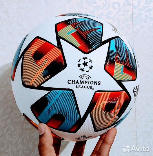 Футбольный мяч