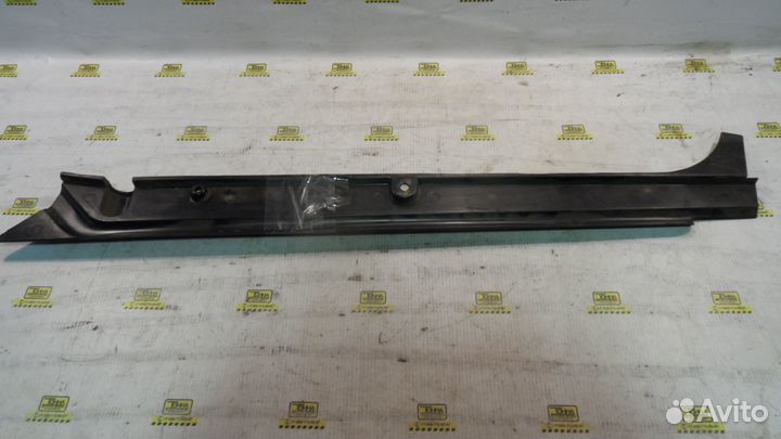 Накладка стойки правая маз 000033