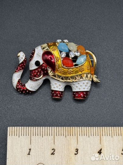 Брошь слон