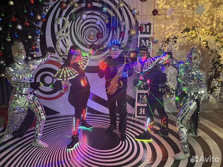 Шоу света, лазера и саксофона