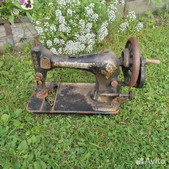 Швейная машинка zinger