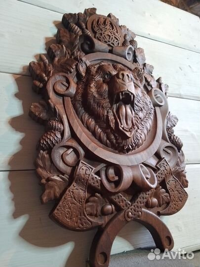 Панно деревянное резное на стену. Медведь
