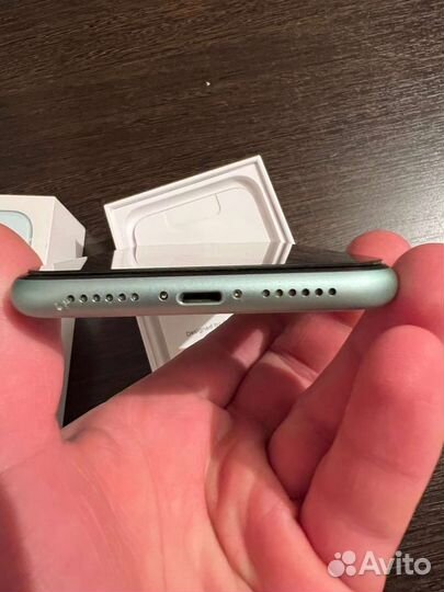 Телефон iPhone 11