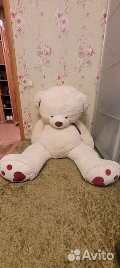 Большой плюшевый мишка