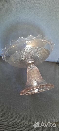 Ваза для фруктов на ножке