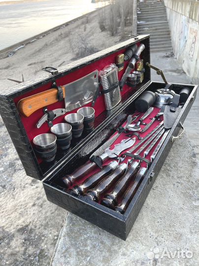 Набор шампуров в чемодане