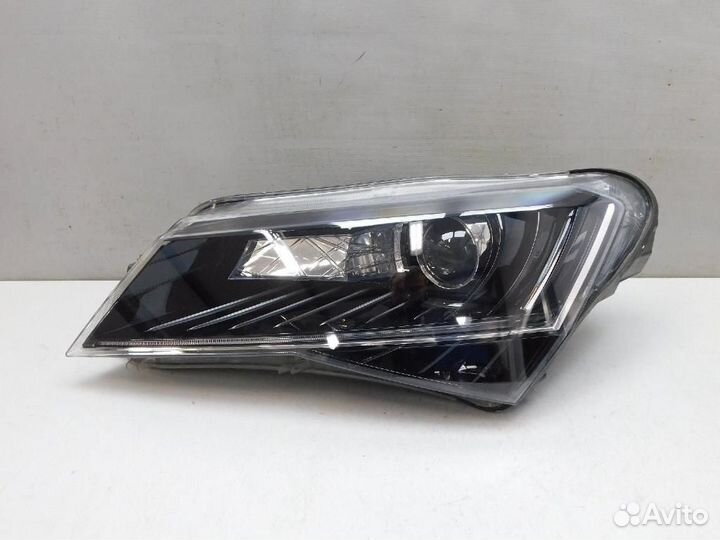 Фара левая Skoda Superb