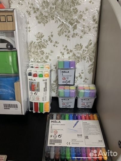 Фломастеры, мелки, игрушки, детские тарелки икеа