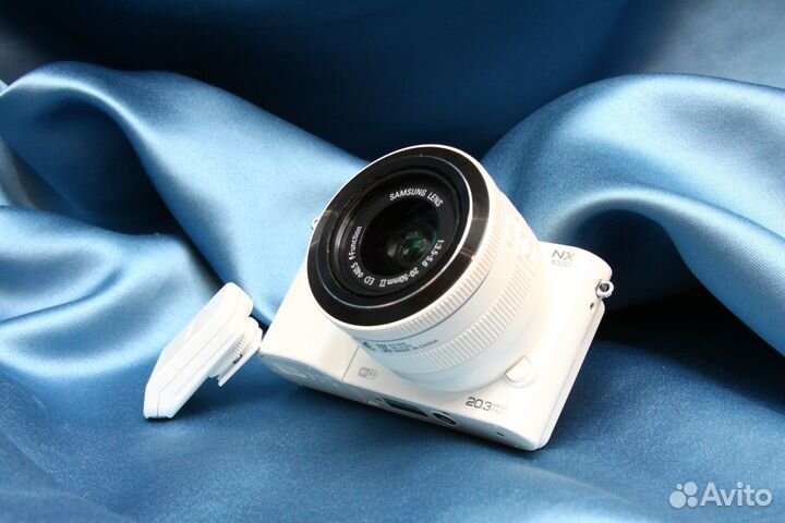 Samsung NX1000 + штатный зум 20-50 с чехлом