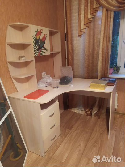 Письменный стол для школьника угловой бу