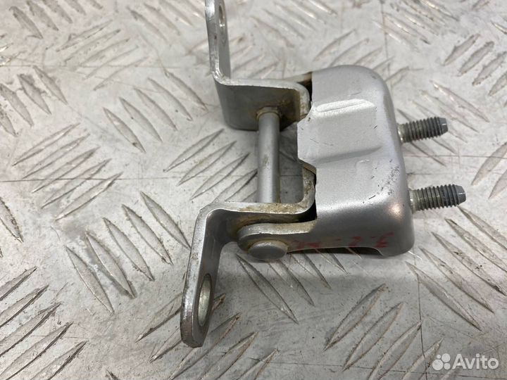 Б/У петля двери задний левый Toyota Camry ACV40