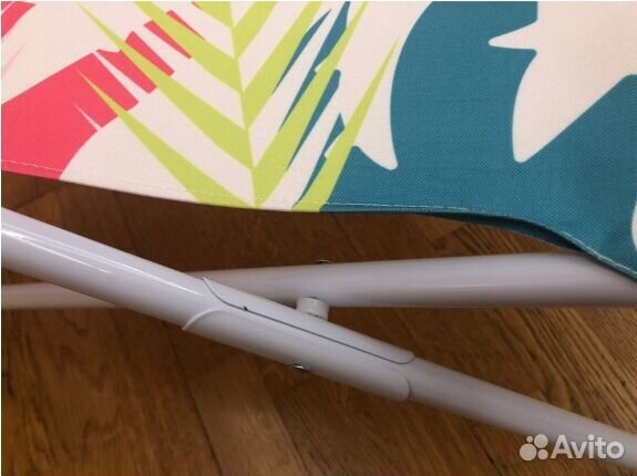 Пляжный шезлонг