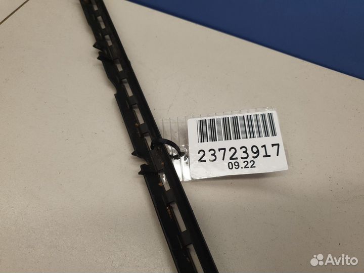 Кронштейн двери передней правой Audi A6 C6 Allroad quattro 2006-2012