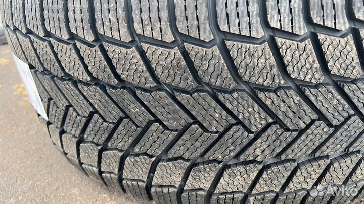 245/45R20 Michelin X-Ice Snow зима шины на Geely