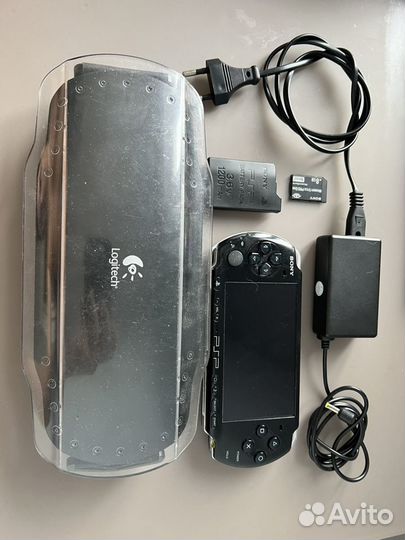 Sony PSP 3008 прошитая + комплект с чехлом
