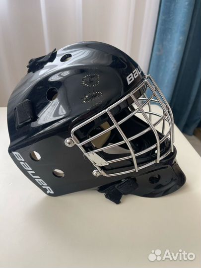 Хоккейный шлем