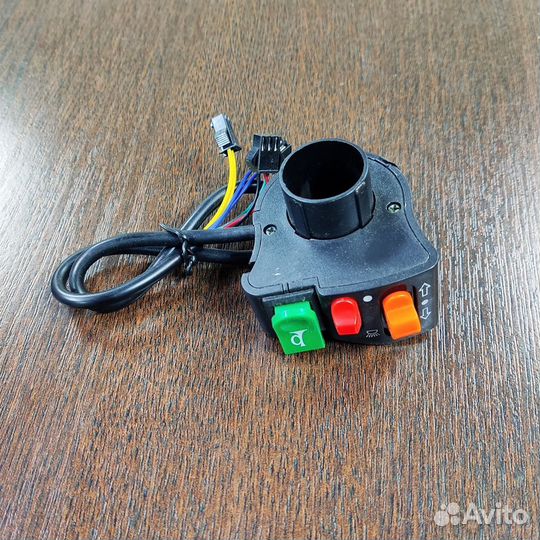 Кнопки, ключи зажигания, ручки газа