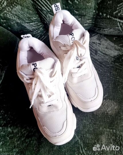 Кроссовки женские