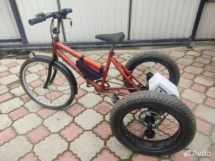 Электрический трехколесный велосипед