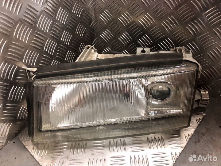 Шкода Октавиа тур Фара передняя левая Hella оригин