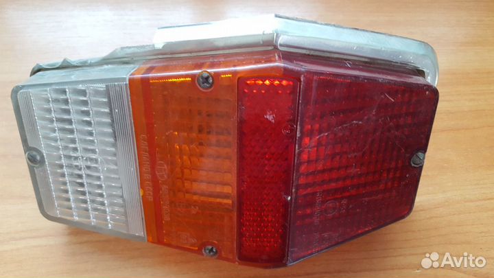 Рассеиватель верхний заднего фонаря газ 24+фонарь
