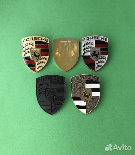 На капот и бампер эмблема оригинальная Porsche