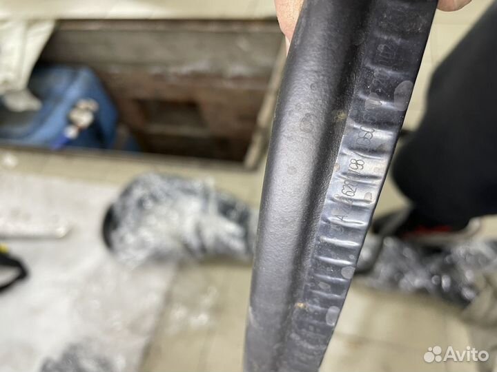 Уплотнитель подкапотного Mercedes w222