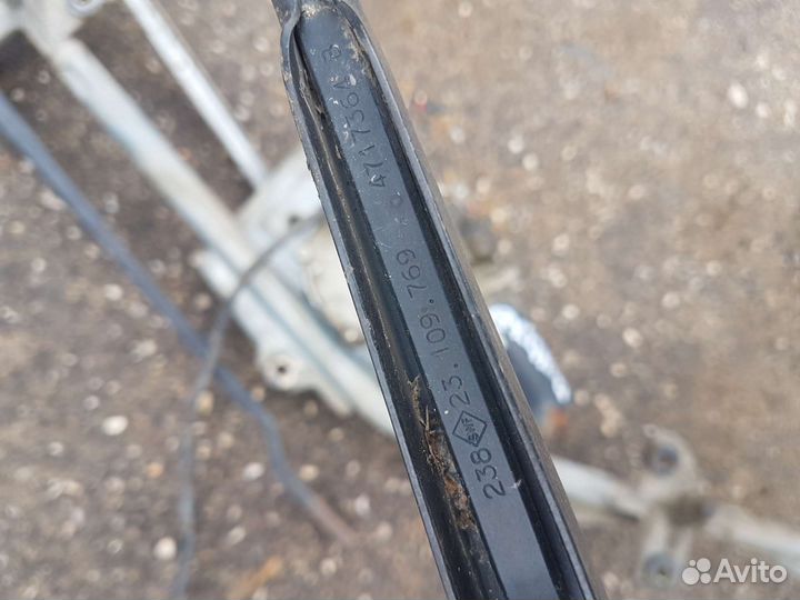 Трапеция стеклоочистителей для Chrysler Voyager