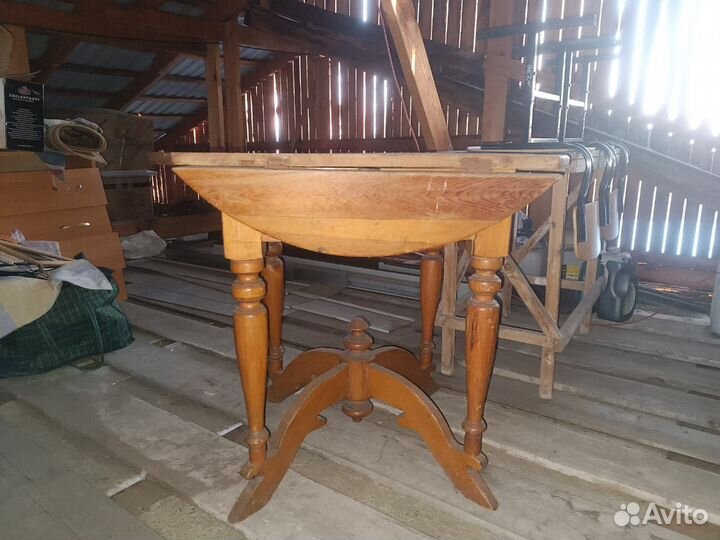 Старинный стол