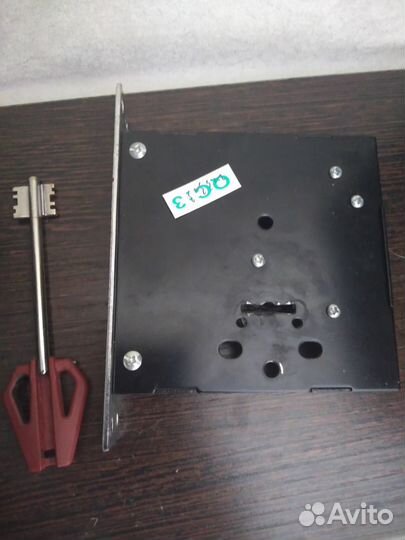 Замок дверной