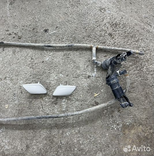 Форсунки омывателя фар Nissan Tiida