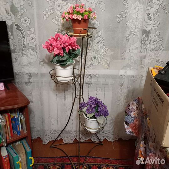 Подставка для цветов напольная металлическая