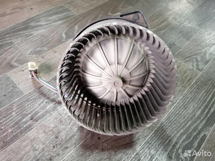 Моторчик отопителя Ниссан Примера Р11