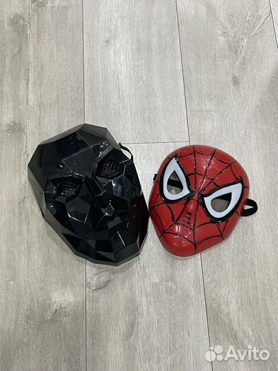 Маска человек паук и игра в кальмара