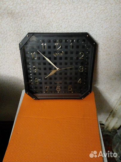 Часы настенные кварцевые