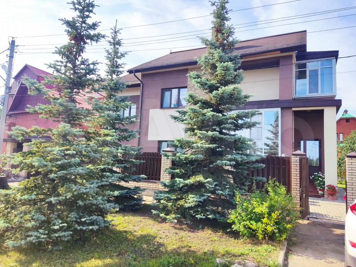 Коттедж 220 м² на участке 10 сот.