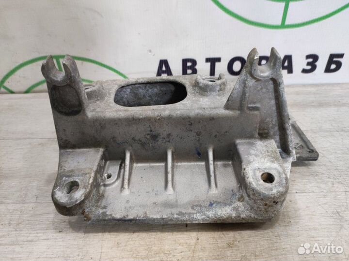 Кронштейн опры МКПП левый Nissan Note E11 (1.4)