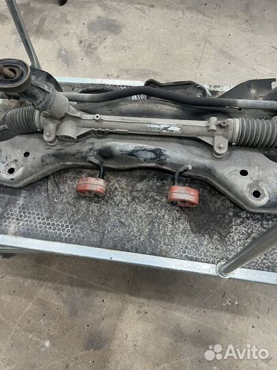 Подрамник в сборе с рулевой рейкой шкода рапид
