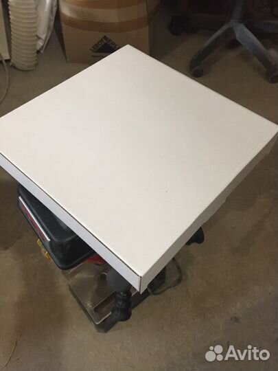 Коробка картонная 30,5х30,5х5 см